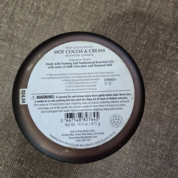 Bath & Body Works 3 wick candle Hot Cocoa & Cream - Picture 3 of 3